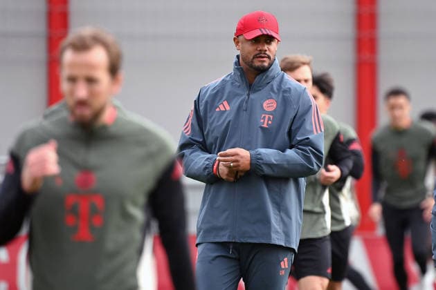 Trainer Vincent KOMPANY (Bayern Muenchen), vorne:Harry KANE (Bayern Muenchen). Abschlusstraining am 09.03.2026. Fussball Champions League,Saison 2025 26, Achtelfinale Atalanta Bergamo - FC Bayern Muenchen am 10.03.2026
