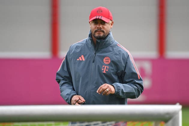 Trainer Vincent KOMPANY (Bayern Muenchen), Einzelbild,angeschnittenes Einzelmotiv,Halbfigur,halbe Figur. Abschlusstraining am 09.03.2026. Fussball Champions League,Saison 2025 26, Achtelfinale Atalanta Bergamo - FC Bayern Muenchen am 10.03.2026