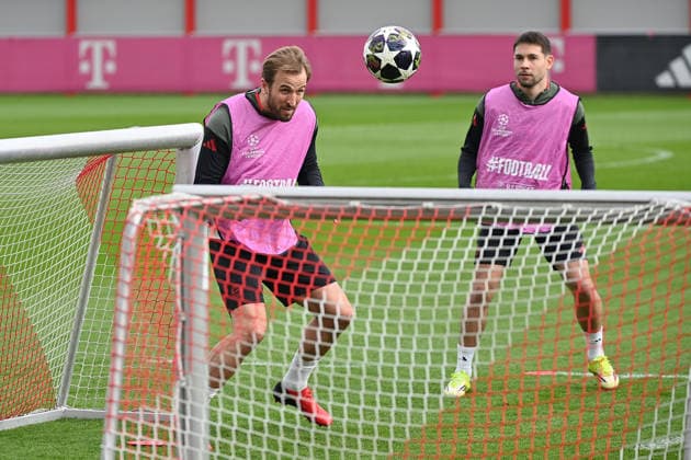 Harry KANE (Bayern Muenchen) am Ball,Aktion,re: Raphael GUERREIRO (Bayern Muenchen). Abschlusstraining am 09.03.2026. Fussball Champions League,Saison 2025 26, Achtelfinale Atalanta Bergamo - FC Bayern Muenchen am 10.03.2026
