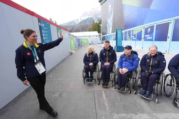 260309 Crown princess Victoria of Sweden greets athletes Kristina Ulander, Viljo Petersson Dahl, Ronny Persson and Sabina Johansson of Sweden after a wheelchair curling mixed round robin session between Sweden and USA during day 3 of the Milano Cortina 2026 Winter Paralympic Games on March 9, 2026 in Cortina. Photo: Magnus Lejhall Swedish Parasport Federation BILDBYRAN kod XY XY0101 wheelchair curling rullstolscurling paralympic games paralympics paralympiska spel paralympiske leker vinter-paralympics winter paralympics milano cortina 2026 milano cortina 2026 winter paralympic games 3 sweden sverige *** 260309 Crown princess Victoria of Sweden greets athletes Kristina Ulander, Viljo Petersson Dahl, Ronny Persson and Sabina Johansson of Sweden after a wheelchair curling mixed round robin session between Sweden and USA during day 3 of the Milano Cortina 2026 Winter Paralympic Games on March 9, 2026 in Cortina Photo Magnus Lejhall Swedish Parasport Federation BILDBYRAN code XY XY0101 wheelchair curling wheelchair curling paralympic games paralympiska spel paralympiske leker vinter paralympics winter paralympics milano cortina 2026 milano cortina 2026 winter paralympic games 3 sweden sverige  Copyright: MAGNUSxLEJHALL BB260309BB950