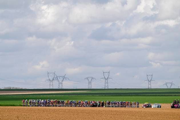 Paris Nice 2026 Stage 2 MONTARGIS, FRANCE - MARCH 09 : Illustration picture of the peloton during stage 2 of the 84th edition of Paris - Nice an UCI World Tour 2.UWT cycling road race stage for Men Elite of 187 km with start in Epone and finish in Montargis on March 9, 2026 in Montargis, France, 09 03 2026 ( Motordriver Guy De Vuyst - Montargis France  Copyright: xNicoxVereeckenx