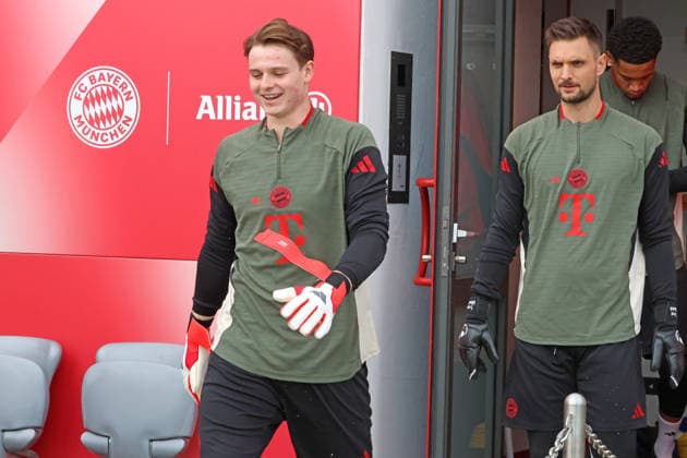 v.l. Torhüter, Keeper, 40 Jonas Urbig, 26 Sven Ulreich, kommen aus der Kabine, Portraet, Portrait, Fussball Abschlusstraining UEFA Champions League Spiel - Atalanta Bergamo vs. FC Bayern München 09.03.2026 Trainingsgelände, Säbenerstr. FOTO: Mladen Lackovic LakoPress