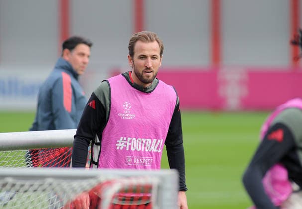 Fussball, Herren, Champions League, Saison 2025 2026, FC Bayern München, Abschlusstraining Harry Kane (FC Bayern München) mit Leibchen