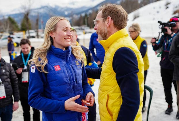 CORTINA, ITALY 20260309 Alpine skier Ebba Arsjö meets with Minister of Sports Jakob Forssmed (KD) after her bronze in super-G during the Paralympics in Cortina. *** The image is included in the SPORTS PACKAGE. For others PAYMENT IMAGE *** CORTINA ITALY x9200x *** CORTINA, ITALY 20260309 Alpine skier Ebba Arsjö meets with Minister of Sports Jakob Forssmed KD after her bronze in super G during the Paralympics in Cortina The image is included in the SPORTS PACKAGE For others PAYMENT IMAGE CORTINA ITALY x9200x  Copyright: xBjörnxLarssonxRosvall TTx PARALYMPICS 2026 SUPER-G