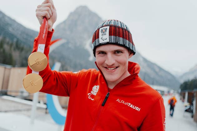 PARALYMPICS - Winter Paralympics Milano Cortina 2026 CORTINA D AMPEZZO,ITALY,09.MAR.26 - PARALYMPICS, ALPINE SKIING - Paralympic Winter games, Winterspiele,Spiele, Summer games Milano Cortina 2026, Village. Image shows the rejoicing of Johannes Aigner (AUT). Keywords: medal  GEPAxpictures xAlexanderxSolc