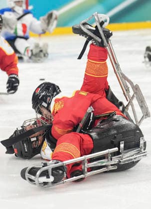 (260309) -- MILAN, March 9, 2026 -- Wang Zhidong (front) celebrates a goal with his teammate during the Para Ice hockey, Eishockey preliminary round Group A match between China and Italy at the Milan-Cortina 2026 Paralympic Winter games, Winterspiele,Spiele, Summer games in Milan, Italy, March 9, 2026. ) (SP)ITALY-MILAN-PARALYMPIC WINTER GAMES-PARA ICE HOCKEY-CHINA VS ITALY HouxJun 