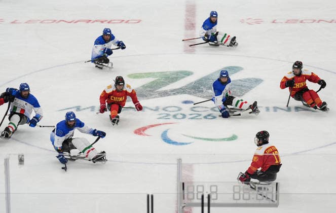 (260309) -- MILAN, March 9, 2026 -- Players compete during the Para Ice hockey, Eishockey preliminary round Group A match between China and Italy at the Milan-Cortina 2026 Paralympic Winter games, Winterspiele,Spiele, Summer games in Milan, Italy, March 9, 2026. ) (SP)ITALY-MILAN-PARALYMPIC WINTER GAMES-PARA ICE HOCKEY-CHINA VS ITALY HouxJun 