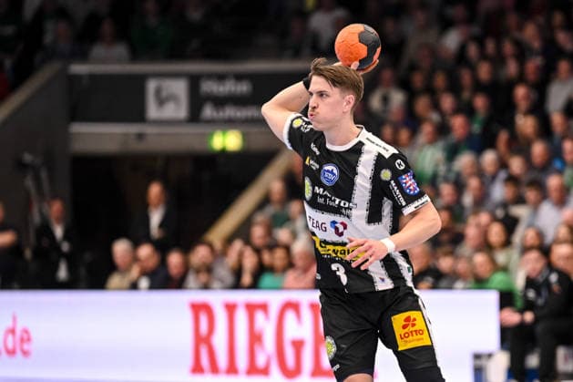 Goeppingen, Deutschland, 09.03.26: Oskar Joelsson (ThSV Eisenach) in Aktion, am Ball, Einzelaktion waehrend des Daikin Handball Bundesliga Spiels zwischen FRISCH AUF! Goeppingen vs ThSV Eisenach in der EWS Arena am 09. März 2026 in Goeppingen, Deutschland. (Foto von Harry Langer DeFodi Images) Goeppingen, Germany, 09.03.26: Oskar Joelsson (ThSV Eisenach) controls the Ball during the Daikin Handball Bundesliga match between FRISCH AUF! Goeppingen vs ThSV Eisenach at EWS Arena on March 9, 2026 in Goeppingen, Germany. (Photo by Harry Langer DeFodi Images) (Photo by Harry Langer DeFodi Images) -