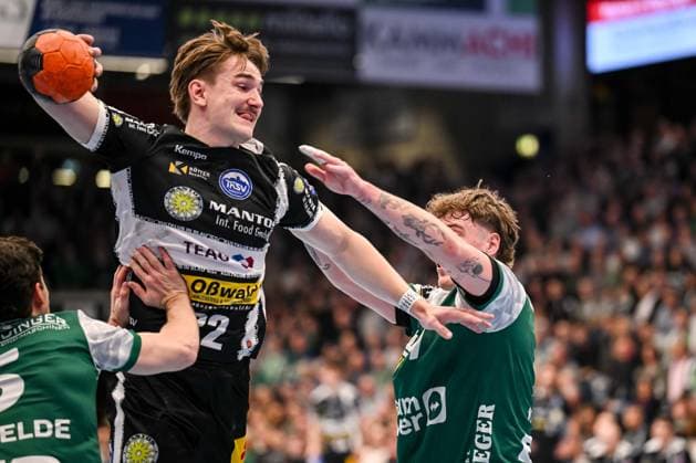 Goeppingen, Deutschland, 09.03.26: Felix Aellen (ThSV Eisenach) und Victor Kloeve (FRISCH AUF! Goeppingen) im Zweikampf waehrend des Daikin Handball Bundesliga Spiels zwischen FRISCH AUF! Goeppingen vs ThSV Eisenach in der EWS Arena am 09. März 2026 in Goeppingen, Deutschland. (Foto von Harry Langer DeFodi Images) Goeppingen, Germany, 09.03.26: Felix Aellen (ThSV Eisenach) und Victor Kloeve (FRISCH AUF! Goeppingen) battle for the ball during the Daikin Handball Bundesliga match between FRISCH AUF! Goeppingen vs ThSV Eisenach at EWS Arena on March 9, 2026 in Goeppingen, Germany. (Photo by Harry Langer DeFodi Images) (Photo by Harry Langer DeFodi Images) -