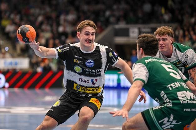 Goeppingen, Deutschland, 09.03.26: Felix Aellen (ThSV Eisenach) und Rutger ten Velde (FRISCH AUF! Goeppingen) im Zweikampf waehrend des Daikin Handball Bundesliga Spiels zwischen FRISCH AUF! Goeppingen vs ThSV Eisenach in der EWS Arena am 09. März 2026 in Goeppingen, Deutschland. (Foto von Harry Langer DeFodi Images) Goeppingen, Germany, 09.03.26: Felix Aellen (ThSV Eisenach) und Rutger ten Velde (FRISCH AUF! Goeppingen) battle for the ball during the Daikin Handball Bundesliga match between FRISCH AUF! Goeppingen vs ThSV Eisenach at EWS Arena on March 9, 2026 in Goeppingen, Germany. (Photo by Harry Langer DeFodi Images) (Photo by Harry Langer DeFodi Images) -
