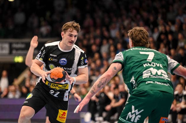 Goeppingen, Deutschland, 09.03.26: Felix Aellen (ThSV Eisenach) und Victor Kloeve (FRISCH AUF! Goeppingen) im Zweikampf waehrend des Daikin Handball Bundesliga Spiels zwischen FRISCH AUF! Goeppingen vs ThSV Eisenach in der EWS Arena am 09. März 2026 in Goeppingen, Deutschland. (Foto von Harry Langer DeFodi Images) Goeppingen, Germany, 09.03.26: Felix Aellen (ThSV Eisenach) und Victor Kloeve (FRISCH AUF! Goeppingen) battle for the ball during the Daikin Handball Bundesliga match between FRISCH AUF! Goeppingen vs ThSV Eisenach at EWS Arena on March 9, 2026 in Goeppingen, Germany. (Photo by Harry Langer DeFodi Images) (Photo by Harry Langer DeFodi Images) -