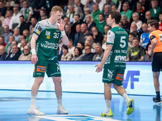 Ymir Oern Gislason (Frisch Auf Goeppingen, 33) gibt Rutger ten Velde (Frisch Auf Goeppingen, 05) Anweisungen, Frisch Auf Goeppingen vs. ThSV Eisenach, Handball, 1. Bundesliga, Herren, Spielzeit 2025 2026, 09.03.2026, Frisch Auf Goeppingen vs. ThSV Eisenach, Handball, 1. Bundesliga, Herren, Spielzeit 2025 2026, 09.03.2026 Goeppingen Copyright: xEibner-Pressefoto MichaelxSchmidx EP_MST