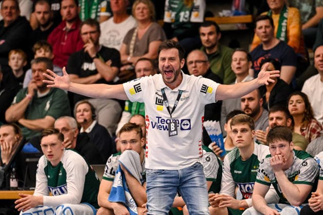 Goeppingen, Deutschland, 09.03.26: Trainer Ben Matschke (FRISCH AUF! Goeppingen) gestikuliert, gestik waehrend des Daikin Handball Bundesliga Spiels zwischen FRISCH AUF! Goeppingen vs ThSV Eisenach in der EWS Arena am 09. März 2026 in Goeppingen, Deutschland. (Foto von Harry Langer DeFodi Images) Goeppingen, Germany, 09.03.26: Trainer Ben Matschke (FRISCH AUF! Goeppingen) gestures during the Daikin Handball Bundesliga match between FRISCH AUF! Goeppingen vs ThSV Eisenach at EWS Arena on March 9, 2026 in Goeppingen, Germany. (Photo by Harry Langer DeFodi Images) (Photo by Harry Langer DeFodi Images) -