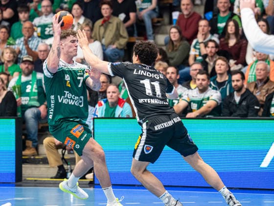 Victor Kloeve (Frisch Auf Goeppingen, 07) im Zweikampf mit Gian Attenhofer (ThSV Eisenach, 11), Frisch Auf Goeppingen vs. ThSV Eisenach, Handball, 1. Bundesliga, Herren, Spielzeit 2025 2026, 09.03.2026, Frisch Auf Goeppingen vs. ThSV Eisenach, Handball, 1. Bundesliga, Herren, Spielzeit 2025 2026, 09.03.2026 Goeppingen Copyright: xEibner-Pressefoto MichaelxSchmidx EP_MST