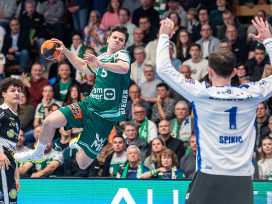 Rutger ten Velde (Frisch Auf Goeppingen, 05) von aussen gegen Matija Spikic (ThSV Eisenach, 01), Frisch Auf Goeppingen vs. ThSV Eisenach, Handball, 1. Bundesliga, Herren, Spielzeit 2025 2026, 09.03.2026, Frisch Auf Goeppingen vs. ThSV Eisenach, Handball, 1. Bundesliga, Herren, Spielzeit 2025 2026, 09.03.2026 Goeppingen Copyright: xEibner-Pressefoto MichaelxSchmidx EP_MST