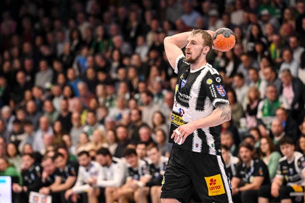 Goeppingen, Deutschland, 09.03.26: Dominik Solak (ThSV Eisenach) in Aktion, am Ball, Einzelaktion waehrend des Daikin Handball Bundesliga Spiels zwischen FRISCH AUF! Goeppingen vs ThSV Eisenach in der EWS Arena am 09. März 2026 in Goeppingen, Deutschland. (Foto von Harry Langer DeFodi Images) Goeppingen, Germany, 09.03.26: Dominik Solak (ThSV Eisenach) controls the Ball during the Daikin Handball Bundesliga match between FRISCH AUF! Goeppingen vs ThSV Eisenach at EWS Arena on March 9, 2026 in Goeppingen, Germany. (Photo by Harry Langer DeFodi Images) (Photo by Harry Langer DeFodi Images) -