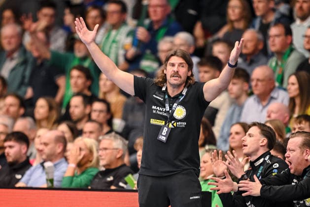 Goeppingen, Deutschland, 09.03.26: Traienr Sebastian Hinze (ThSV Eisenach) gestikuliert, gestik waehrend des Daikin Handball Bundesliga Spiels zwischen FRISCH AUF! Goeppingen vs ThSV Eisenach in der EWS Arena am 09. März 2026 in Goeppingen, Deutschland. (Foto von Harry Langer DeFodi Images) Goeppingen, Germany, 09.03.26: Traienr Sebastian Hinze (ThSV Eisenach) gestures during the Daikin Handball Bundesliga match between FRISCH AUF! Goeppingen vs ThSV Eisenach at EWS Arena on March 9, 2026 in Goeppingen, Germany. (Photo by Harry Langer DeFodi Images) (Photo by Harry Langer DeFodi Images) -