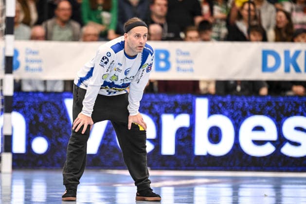 Goeppingen, Deutschland, 09.03.26: Torwart Silvio Heinevetter (ThSV Eisenach) Schaut waehrend des Daikin Handball Bundesliga Spiels zwischen FRISCH AUF! Goeppingen vs ThSV Eisenach in der EWS Arena am 09. März 2026 in Goeppingen, Deutschland. (Foto von Harry Langer DeFodi Images) Goeppingen, Germany, 09.03.26: Torwart Silvio Heinevetter (ThSV Eisenach) Looks on during the Daikin Handball Bundesliga match between FRISCH AUF! Goeppingen vs ThSV Eisenach at EWS Arena on March 9, 2026 in Goeppingen, Germany. (Photo by Harry Langer DeFodi Images) (Photo by Harry Langer DeFodi Images) -