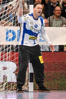 Goeppingen, Deutschland, 09.03.26: Torwart Silvio Heinevetter (ThSV Eisenach) gestikuliert, gestik waehrend des Daikin Handball Bundesliga Spiels zwischen FRISCH AUF! Goeppingen vs ThSV Eisenach in der EWS Arena am 09. März 2026 in Goeppingen, Deutschland. (Foto von Harry Langer DeFodi Images) Goeppingen, Germany, 09.03.26: Torwart Silvio Heinevetter (ThSV Eisenach) gestures during the Daikin Handball Bundesliga match between FRISCH AUF! Goeppingen vs ThSV Eisenach at EWS Arena on March 9, 2026 in Goeppingen, Germany. (Photo by Harry Langer DeFodi Images) (Photo by Harry Langer DeFodi Images) -