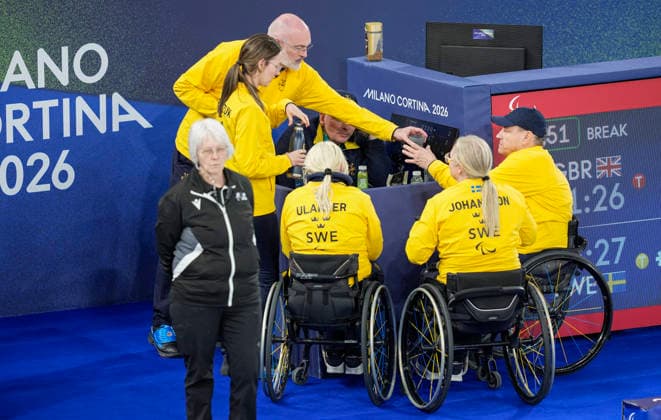 CORTINA, ITALIEN 20260309 Sveriges lag under mandagens curlingmatch mixad mellan Storbritannien och Sverige i Paralympics pa Cortina Curling Olympic Stadium. *** Bilden ingar i SPORTPAKET. För övriga BETALBILD *** CORTINA ITALIEN x9200x *** CORTINA, ITALY 20260309 Swedens team during Mondays mixed curling match between Great Britain and Sweden in the Paralympics at the Cortina Curling Olympic Stadium Picture in SPORT PACKAGE For others PAY PICTURE CORTINA ITALY x9200x  Copyright: xBjörnxLarssonxRosvall TTx PARALYMPICS 2026 CURLING