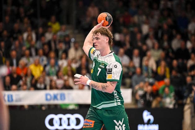 Goeppingen, Deutschland, 09.03.26: Victor Kloeve (FRISCH AUF! Goeppingen) in Aktion, am Ball, Einzelaktion waehrend des Daikin Handball Bundesliga Spiels zwischen FRISCH AUF! Goeppingen vs ThSV Eisenach in der EWS Arena am 09. März 2026 in Goeppingen, Deutschland. (Foto von Harry Langer DeFodi Images) Goeppingen, Germany, 09.03.26: Victor Kloeve (FRISCH AUF! Goeppingen) controls the Ball during the Daikin Handball Bundesliga match between FRISCH AUF! Goeppingen vs ThSV Eisenach at EWS Arena on March 9, 2026 in Goeppingen, Germany. (Photo by Harry Langer DeFodi Images) (Photo by Harry Langer DeFodi Images) -