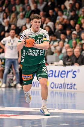 Goeppingen, Deutschland, 09.03.26: Elias Newel (FRISCH AUF! Goeppingen) in Aktion, am Ball, Einzelaktion waehrend des Daikin Handball Bundesliga Spiels zwischen FRISCH AUF! Goeppingen vs ThSV Eisenach in der EWS Arena am 09. März 2026 in Goeppingen, Deutschland. (Foto von Harry Langer DeFodi Images) Goeppingen, Germany, 09.03.26: Elias Newel (FRISCH AUF! Goeppingen) controls the Ball during the Daikin Handball Bundesliga match between FRISCH AUF! Goeppingen vs ThSV Eisenach at EWS Arena on March 9, 2026 in Goeppingen, Germany. (Photo by Harry Langer DeFodi Images) (Photo by Harry Langer DeFodi Images) -