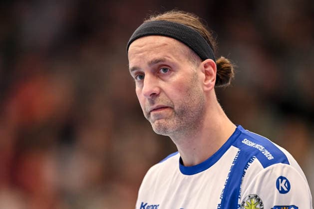 Goeppingen, Deutschland, 09.03.26: Torwart Silvio Heinevetter (ThSV Eisenach) Schaut waehrend des Daikin Handball Bundesliga Spiels zwischen FRISCH AUF! Goeppingen vs ThSV Eisenach in der EWS Arena am 09. März 2026 in Goeppingen, Deutschland. (Foto von Harry Langer DeFodi Images) Goeppingen, Germany, 09.03.26: Torwart Silvio Heinevetter (ThSV Eisenach) Looks on during the Daikin Handball Bundesliga match between FRISCH AUF! Goeppingen vs ThSV Eisenach at EWS Arena on March 9, 2026 in Goeppingen, Germany. (Photo by Harry Langer DeFodi Images) (Photo by Harry Langer DeFodi Images) -