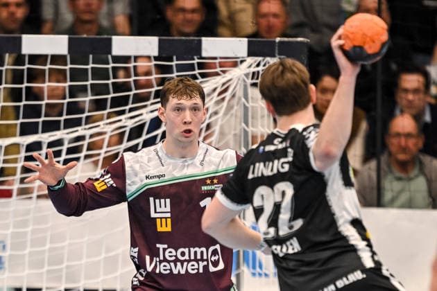 Goeppingen, Deutschland, 09.03.26: Torwart Julian Buchele (FRISCH AUF! Goeppingen) und Felix Aellen (ThSV Eisenach) im Zweikampf waehrend des Daikin Handball Bundesliga Spiels zwischen FRISCH AUF! Goeppingen vs ThSV Eisenach in der EWS Arena am 09. März 2026 in Goeppingen, Deutschland. (Foto von Harry Langer DeFodi Images) Goeppingen, Germany, 09.03.26: Torwart Julian Buchele (FRISCH AUF! Goeppingen) und Felix Aellen (ThSV Eisenach) battle for the ball during the Daikin Handball Bundesliga match between FRISCH AUF! Goeppingen vs ThSV Eisenach at EWS Arena on March 9, 2026 in Goeppingen, Germany. (Photo by Harry Langer DeFodi Images) (Photo by Harry Langer DeFodi Images) -