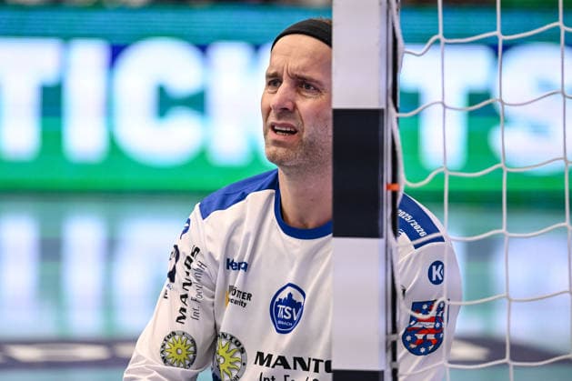 Goeppingen, Deutschland, 09.03.26: Torwart Silvio Heinevetter (ThSV Eisenach) Schaut waehrend des Daikin Handball Bundesliga Spiels zwischen FRISCH AUF! Goeppingen vs ThSV Eisenach in der EWS Arena am 09. März 2026 in Goeppingen, Deutschland. (Foto von Harry Langer DeFodi Images) Goeppingen, Germany, 09.03.26: Torwart Silvio Heinevetter (ThSV Eisenach) Looks on during the Daikin Handball Bundesliga match between FRISCH AUF! Goeppingen vs ThSV Eisenach at EWS Arena on March 9, 2026 in Goeppingen, Germany. (Photo by Harry Langer DeFodi Images) (Photo by Harry Langer DeFodi Images) -