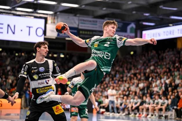 Goeppingen, Deutschland, 09.03.26: Oskar Neudeck (FRISCH AUF! Goeppingen) in Aktion, am Ball, Einzelaktion waehrend des Daikin Handball Bundesliga Spiels zwischen FRISCH AUF! Goeppingen vs ThSV Eisenach in der EWS Arena am 09. März 2026 in Goeppingen, Deutschland. (Foto von Harry Langer DeFodi Images) Goeppingen, Germany, 09.03.26: Oskar Neudeck (FRISCH AUF! Goeppingen) controls the Ball during the Daikin Handball Bundesliga match between FRISCH AUF! Goeppingen vs ThSV Eisenach at EWS Arena on March 9, 2026 in Goeppingen, Germany. (Photo by Harry Langer DeFodi Images) (Photo by Harry Langer DeFodi Images) -