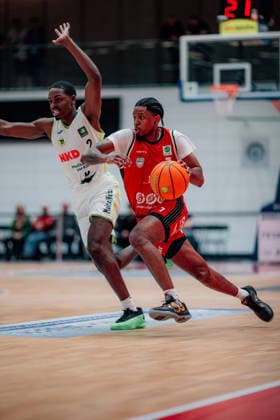 BB-2BL SBB Baskets - BBC Bayreuth Daivien Latrell Williamson (SBB Baskets), Tehree Johnathan Horn (BBC Bayreuth) waehrend der Saison 2025-2026 in der 2. Barmer Basketball Bundesliga Pro A am 26. Spieltag zwischen SBB Baskets und BBC Bayreuth in der Wolfgang-Lakenmacher-Halle am 9. March 2026 in Magdeburg, Sachsen Anhalt, Deutschland