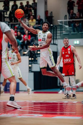 BB-2BL SBB Baskets - BBC Bayreuth KeVaughn Allen (BBC Bayreuth) waehrend der Saison 2025-2026 in der 2. Barmer Basketball Bundesliga Pro A am 26. Spieltag zwischen SBB Baskets und BBC Bayreuth in der Wolfgang-Lakenmacher-Halle am 9. March 2026 in Magdeburg, Sachsen Anhalt, Deutschland