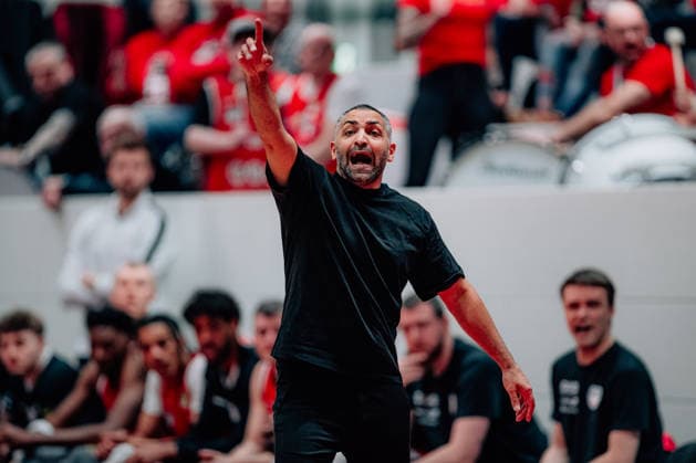 BB-2BL SBB Baskets - BBC Bayreuth Trainer Achmadschah Zazai (SBB Baskets) waehrend der Saison 2025-2026 in der 2. Barmer Basketball Bundesliga Pro A am 26. Spieltag zwischen SBB Baskets und BBC Bayreuth in der Wolfgang-Lakenmacher-Halle am 9. March 2026 in Magdeburg, Sachsen Anhalt, Deutschland