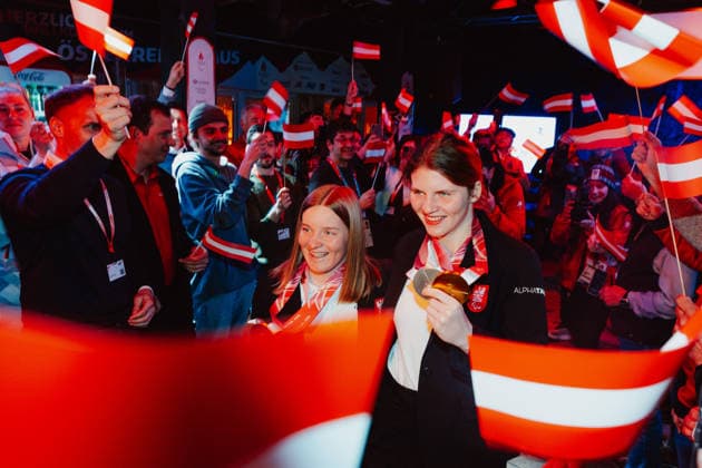 PARALYMPICS - Winter Paralympics Milano Cortina 2026 CORTINA D AMPEZZO,ITALY,09.MAR.26 - PARALYMPICS - Paralympic Winter games, Winterspiele,Spiele, Summer games Milano Cortina 2026, Austria House, Kaernten-Abend. Image shows guide Lilly Sammer and Veronika Aigner (AUT). Keywords: medal.  GEPAxpictures xMaticxKlansek