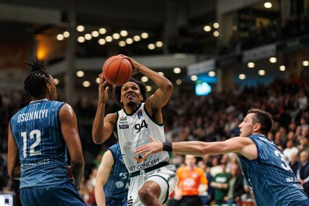 George King (Gladiators Trier) im Zweikampf mit Osun Osunniyi (MLP Academics Heidelberg) und Ryan Mikesell (MLP Academics Heidelberg), Vet Concept Gladiators Trier vs MLP Academics Heidelberg, Basketball, easyCredit BBL, 23. Spieltag, Saison 2025 2026, 09.03.2026 Vet Concept Gladiators Trier vs MLP Academics Heidelberg, Basketball, easyCredit BBL, 23. Spieltag, Saison 2025 2026, 09.03.2026 Copyright: xEibner-Pressefoto AlexanderxNeisx EP_ANS