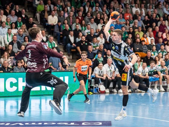Peter Walz (ThSV Eisenach, 14) im Duell mit Julian Buchele (Frisch Auf Goeppingen, 01), Frisch Auf Goeppingen vs. ThSV Eisenach, Handball, 1. Bundesliga, Herren, Spielzeit 2025 2026, 09.03.2026, Frisch Auf Goeppingen vs. ThSV Eisenach, Handball, 1. Bundesliga, Herren, Spielzeit 2025 2026, 09.03.2026 Goeppingen Copyright: xEibner-Pressefoto MichaelxSchmidx EP_MST