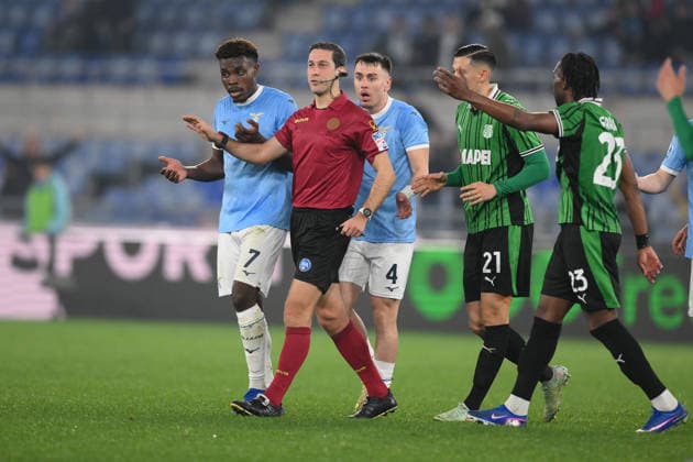 Foto IPP Roberto Ramaccia Roma 9 3 2026 Campionato di Calcio Serie A 2025 2026 Lazio vs Sassuolo Nella foto Fisayo Dele-Bashiru of SS Lazio e Patric of SS Lazio rammaricati con arbitro Alberto Ruben Arena Italy Photo Press - World Copyright Roma italy Italia ITALY  Copyright: xR4924_italyphotopressx