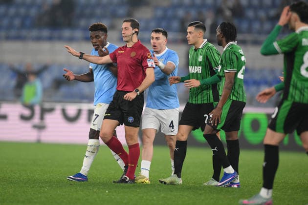 9th March 2026, Stadio Olimpico, Rome, Italy; Italian Serie A Football; Lazio versus Sassuolo; Fisayo Dele-Bashiru of SS Lazio complains to the referee Alberto Ruben Arena  AllShotLive