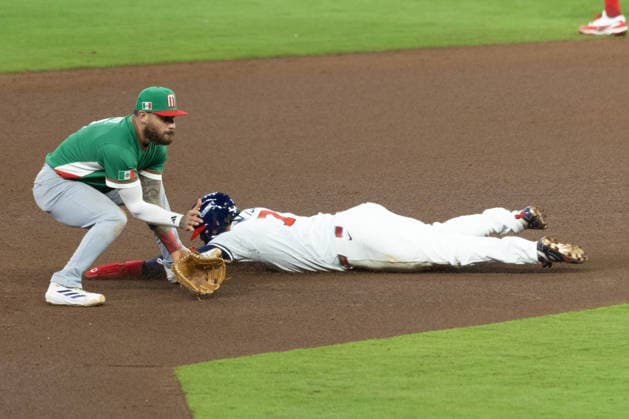 Bobby Witt Jr (R) of the United States slides in front of Joey Ortiz of Mexico in a World Baseball Classic game between the United States and Mexico at Daikin Park in Houston, United States, 09 March 2026. World Baseball Classic: United States vs Mexico !ACHTUNG: NUR REDAKTIONELLE NUTZUNG!  Copyright: xCarlosxRamírezx AME2517 20260310-55019646500_1