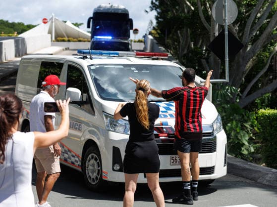 SOCCER ASIAN CUP IRAN TEAM, Protesters are seen demonstrating outside of Royal Pines resort as a bus carrying Iranian players and staff departs. Iranian soccer players who received humanitarian visas after staging an on-pitch protest against their country s regime, are seen at Royal Pines resort on the Gold Coast, Queensland, Tuesday, March 10, 2026. ( NO ARCHIVING Gold Coast Queensland Australia  Copyright: xRussellxFreemanx 20260310199954870280