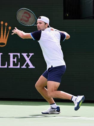 INDIAN WELLS, CA - MARCH 09: Aleksander Kovacevic (USA) gets ready to hit the ball during an ATP, Tennis Herren tennis match during the BNP Paribas Open played on March 9, 2026 at the Indian Wells Tennis Garden in Indian Wells, CA. (Photo by John Cordes Icon Sportswire) TENNIS: MAR 09 BNP Paribas Open EDITORIAL USE ONLY Icon506260309030
