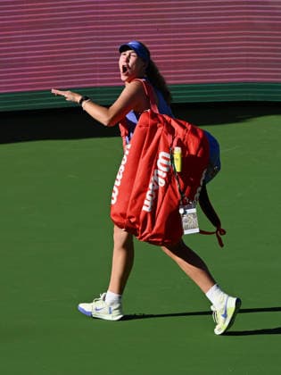 INDIAN WELLS, CA - MARCH 09: Mirra Andreeva (RUS) has some words for the fans as she leaves stadium one after losing a WTA, Tennis Damen tennis match during the BNP Paribas Open played on March 9, 2026 at the Indian Wells Tennis Garden in Indian Wells, CA. (Photo by John Cordes Icon Sportswire) TENNIS: MAR 09 BNP Paribas Open EDITORIAL USE ONLY Icon506260309050