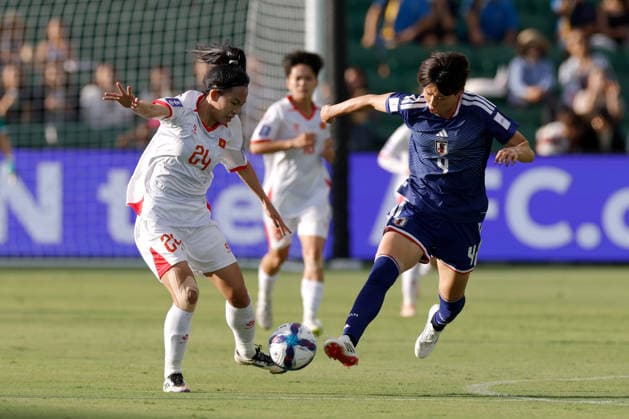 SOCCER ASIAN CUP JAPAN VIETNAM, Nguyen Thi Thuy Hang of Vietnam and Saki Kumagai of Japan compete for the ball during the AFC Women™s Asian Cup Group C match between Japan and Vietnam at HBF Park in Perth, Tuesday, March 10, 2026. ( NO ARCHIVING, EDITORIAL USE ONLY PERTH WESTERN AUSTRALIA AUSTRALIA  Copyright: xRICHARDxWAINWRIGHTx 20260310167802537426