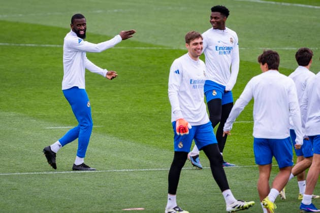 Real Madrid CF Training Session And press conference, PK, Pressekonferenz - UEFA Champions League 2025 26 Round of 16 First Leg Antonio Rudiger of Real Madrid (L) is seen training with his teammates during the Training Session and Press Conference ahead of the UEFA Champions League 2025 26 Round of 16 First Leg against Manchester City FC at Ciudad Real Madrid on March 10, 2026 in Madrid, Spain. Valdebebas Ciudad Real Madrid Madrid Spain Copyright: xAlbertoxGardinx AGardin_20260310_Foot_Champ_Rea_Mad_Press_0300