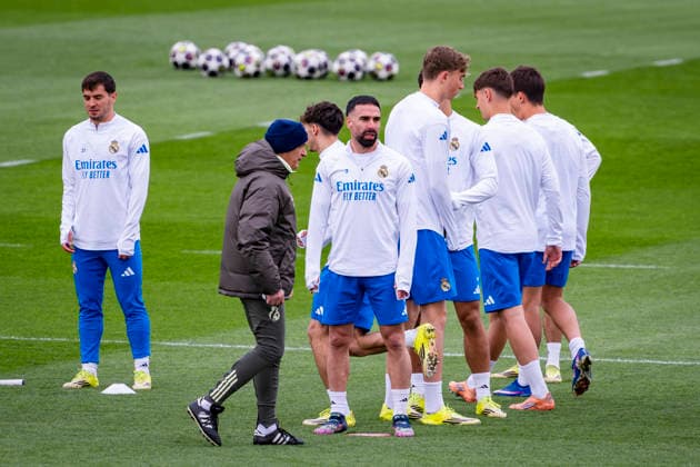Real Madrid CF Training Session And press conference, PK, Pressekonferenz - UEFA Champions League 2025 26 Round of 16 First Leg Daniel Carvajal of Real Madrid (C) is seen training with his teammates during the Training Session and Press Conference ahead of the UEFA Champions League 2025 26 Round of 16 First Leg against Manchester City FC at Ciudad Real Madrid on March 10, 2026 in Madrid, Spain. Valdebebas Ciudad Real Madrid Madrid Spain Copyright: xAlbertoxGardinx AGardin_20260310_Foot_Champ_Rea_Mad_Press_0303