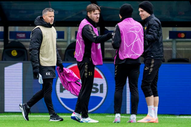 Football, training with Bodo Glimt Bodo, Norway 20260310 Bodo Glimt s coach Kjetil Knutsen, Fredrik Bjorkan and Jens Petter Hauge during a training session with Bodo Glimt at Aspmyra stadium before the Champions League football match against Sporting Photo Fredrik Varfjell NTB Bodo Norway EDITORIAL USE ONLY RESTRICTED USE FOR BETTING COMPANIES  Copyright: xFredrikxVarfjellx xNTBx