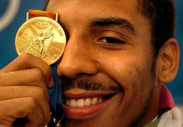 8-28 Karl Mondon Contra Costa Times Boxing..United States light heavyweight boxer Andre Ward, pride of Oakland, Calif., uses his new gold medal to cover up his badly swollen left eye from love Copyright: xKarlxMondonx