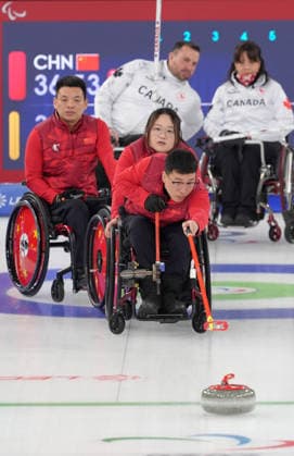 (260310) -- CORTINA D AMPEZZO, March 10, 2026 -- Chen Jianxin (front) of China competes during the wheelchair curling mixed team round robin session 7 match between China and Canada at the Milan-Cortina 2026 Paralympic Winter games, Winterspiele,Spiele, Summer games in Cortina D ampezzo, Italy, March 10, 2026. ) (SP)ITALY-CORTINA D AMPEZZO-PARALYMPIC WINTER GAMES-WHEELCHAIR CURLING-MIXED TEAM-ROUND ROBIN-CHN VS CAN CaixYang 