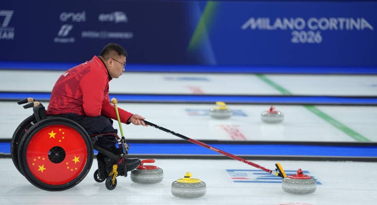 (260310) -- CORTINA D AMPEZZO, March 10, 2026 -- Wang Haitao of China competes during the wheelchair curling mixed team round robin session 7 match between China and Canada at the Milan-Cortina 2026 Paralympic Winter games, Winterspiele,Spiele, Summer games in Cortina D ampezzo, Italy, March 10, 2026. ) (SP)ITALY-CORTINA D AMPEZZO-PARALYMPIC WINTER GAMES-WHEELCHAIR CURLING-MIXED TEAM-ROUND ROBIN-CHN VS CAN CaixYang 