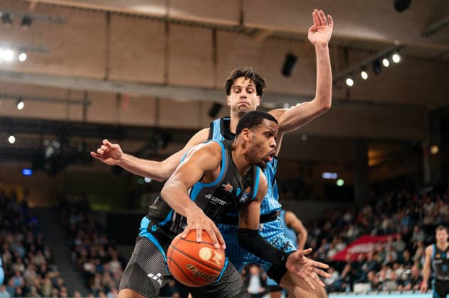 William McNair Jr (Science City Jena, 03) im Dribbling gegen Benedikt Turudic (Veolia Towers Hamburg, 44), GER, Veolia Towers Hamburg vs Science City Jena, Basketball, Bundesliga, Spieltag 26, Saison 2025 2026, 10.03.2026 GER, Veolia Towers Hamburg vs Science City Jena, Basketball, Bundesliga, Spieltag 26, Saison 2025 2026, 10.03.2026 Hamburg Copyright: xEibner-Pressefoto MaxxVincenx EP_MVN